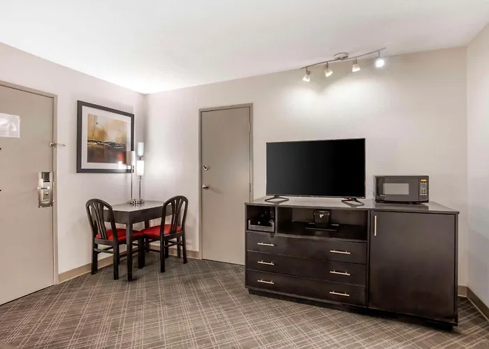 Comfort Suites Nashville Airport - Bna